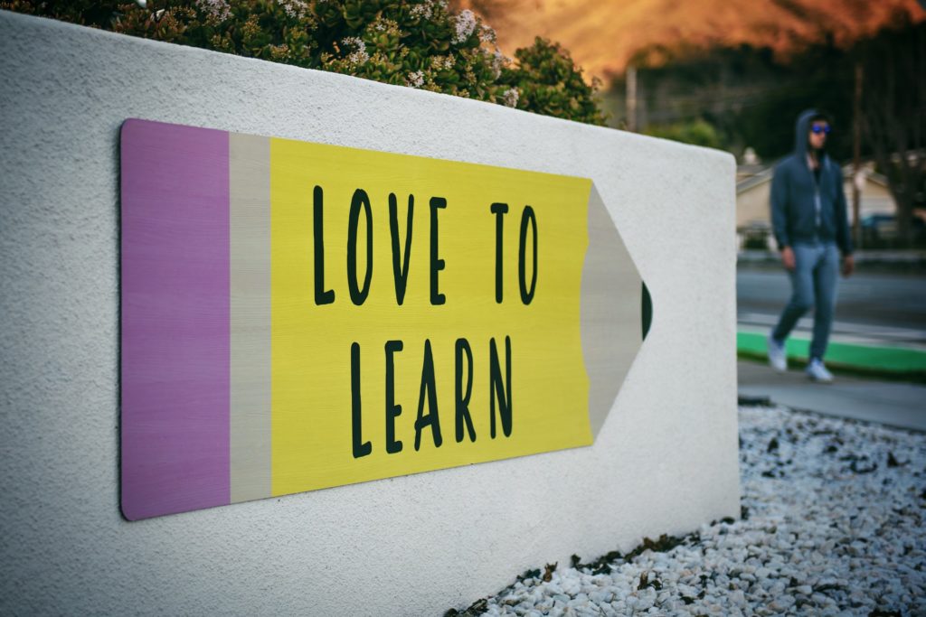 Love to learn pencil sign